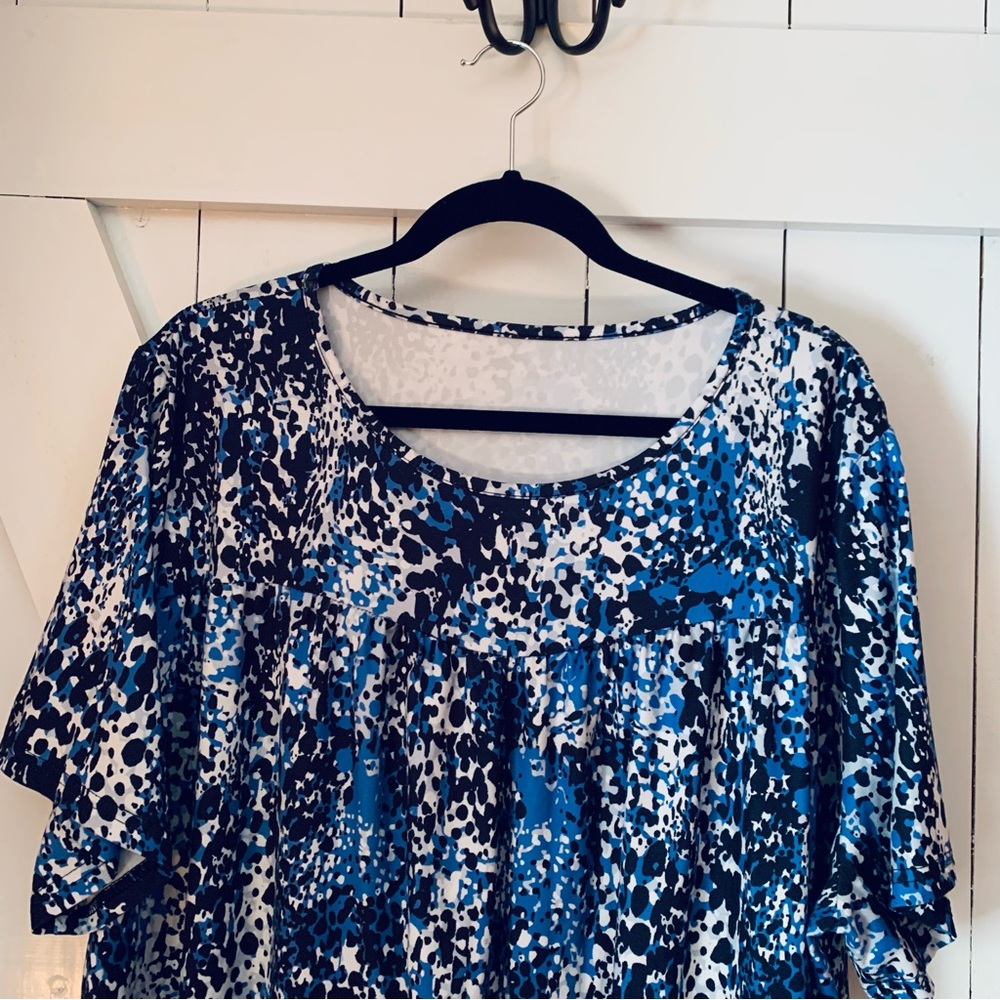 Women's 5XL Blouse Top Tee Crew Neck Flowy Blue Black White Pattern - Picture 6 of 11